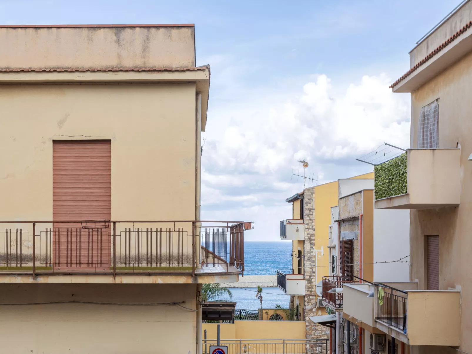 Sicilia-Outside