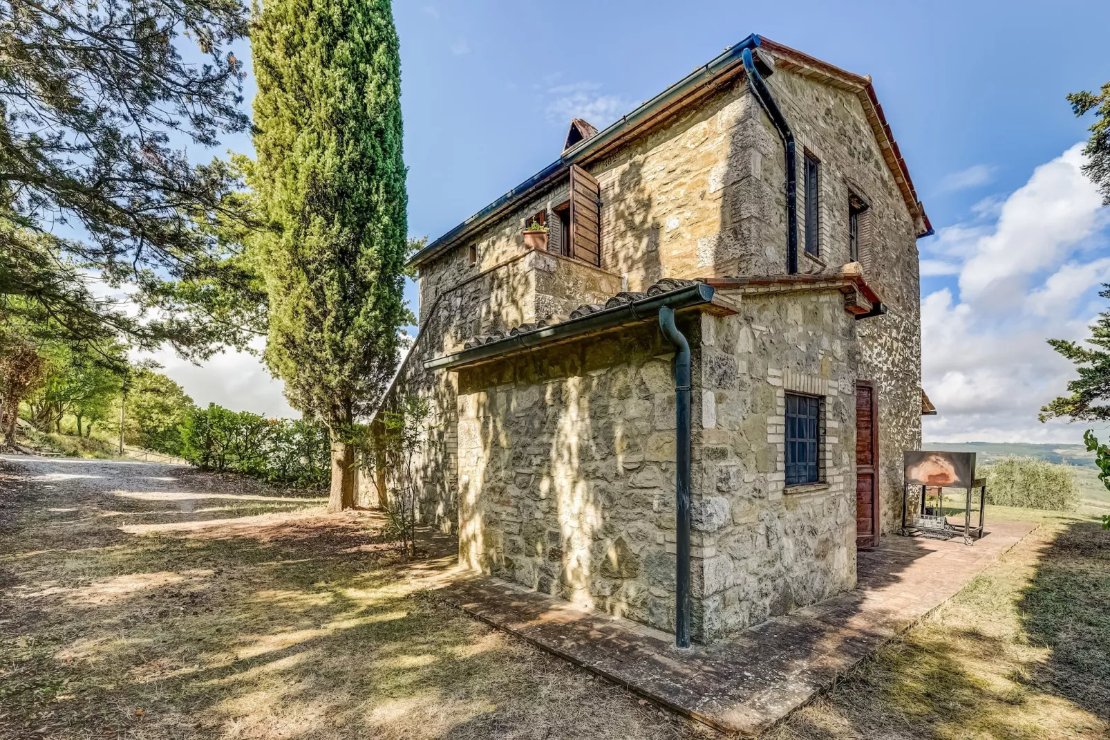 Podere Bellavista - Exterior in summer