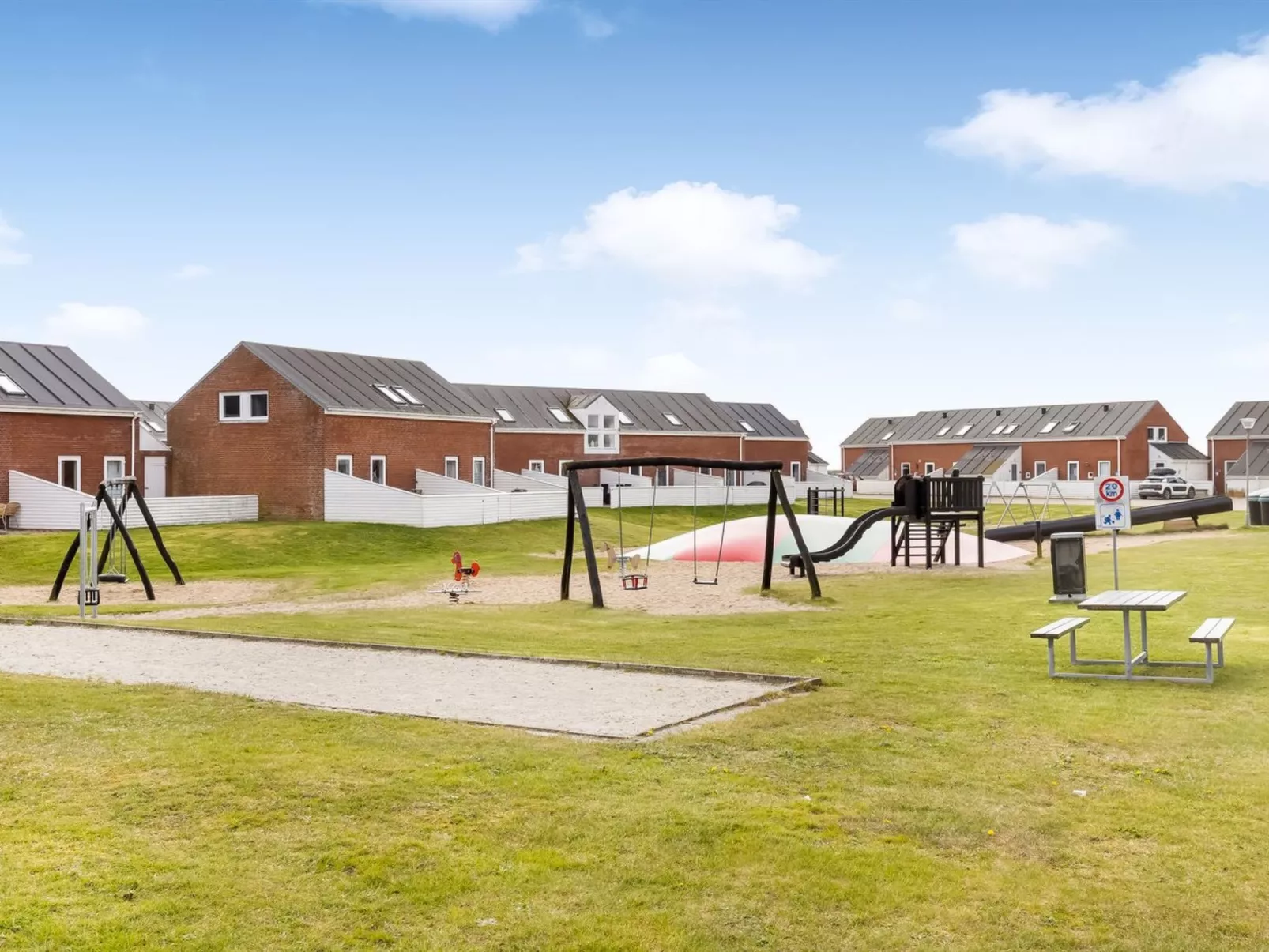 "Aswith" - 2.3km from the sea - Outside