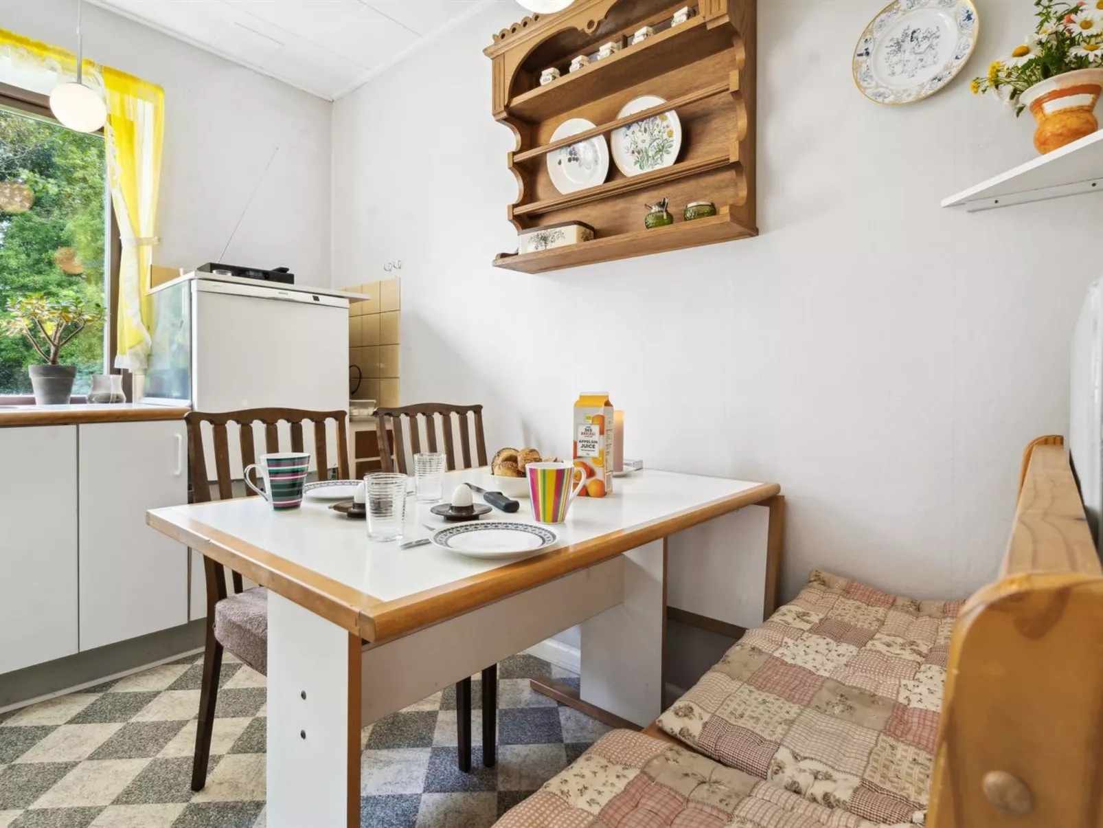 "Magh" - 9.8km from the sea - Inside