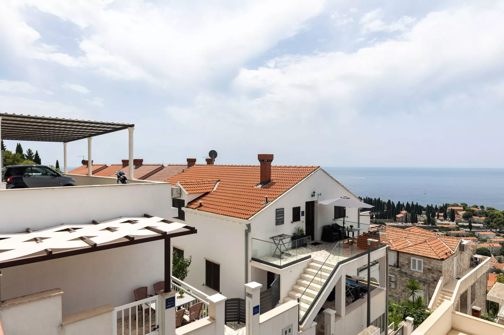 Guest House Kono - One-Bedroom Apartment with Patio and Sea View - Marka Gjaje Street - Im Freien