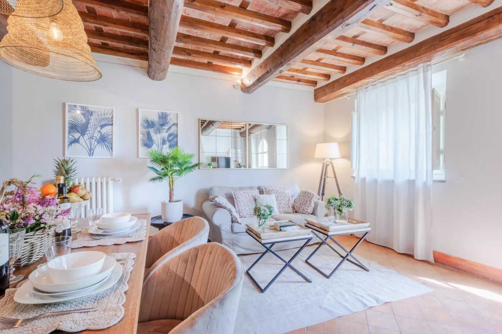 Jacopo Farmhouse Apartment in Wine Resort in Lucca - Living room