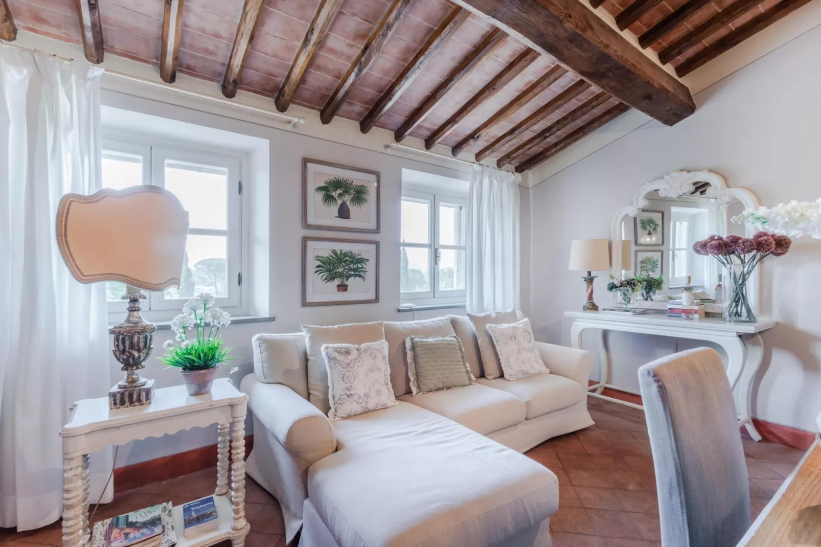 Anna Farmhouse Apartment in Wine Resort in Lucca - Wohnzimmer
