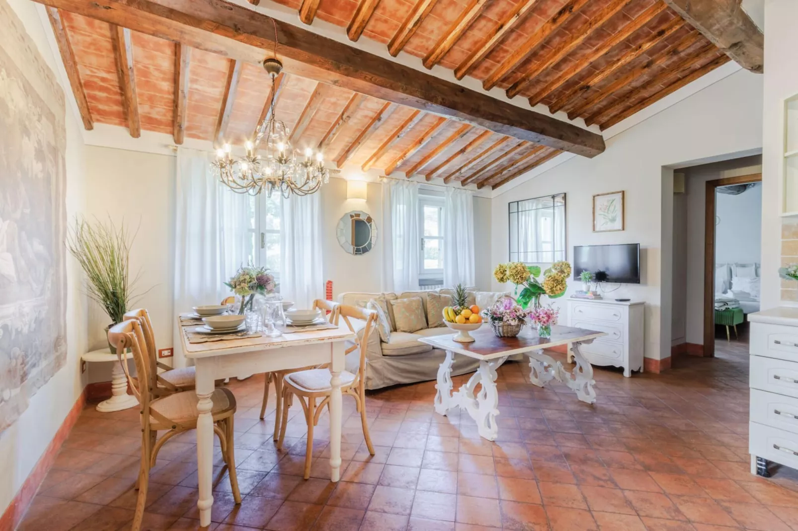 Pietro Farmhouse Apartment in Wine Resort in Lucca - Living room