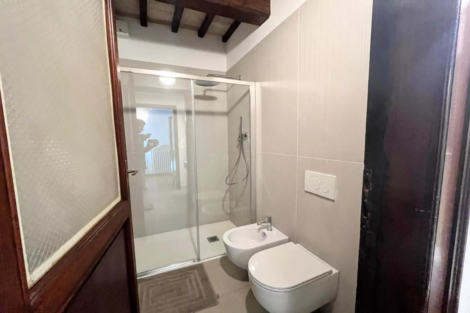 Stele - Bathroom