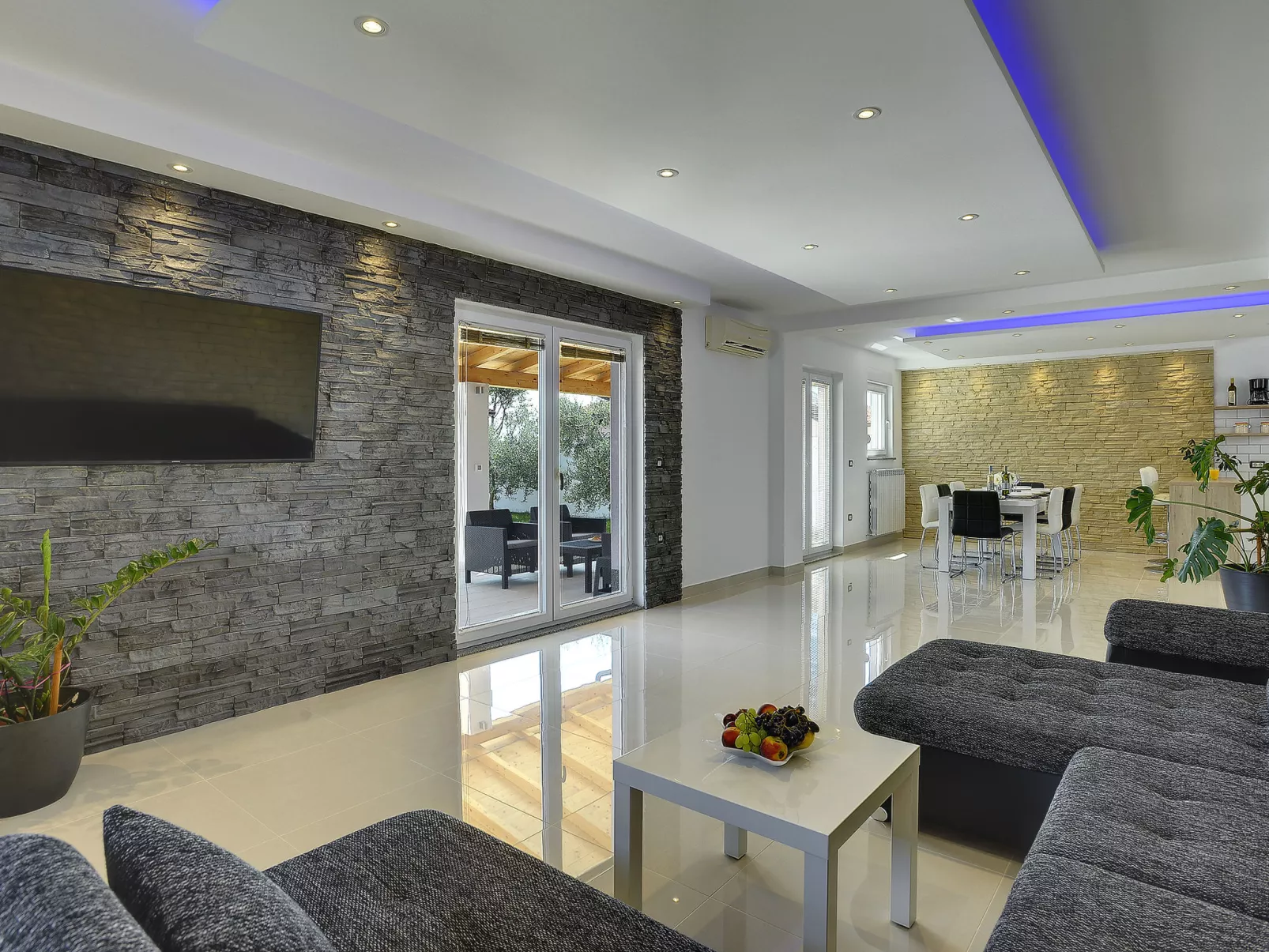 Villa Zeus - Inside