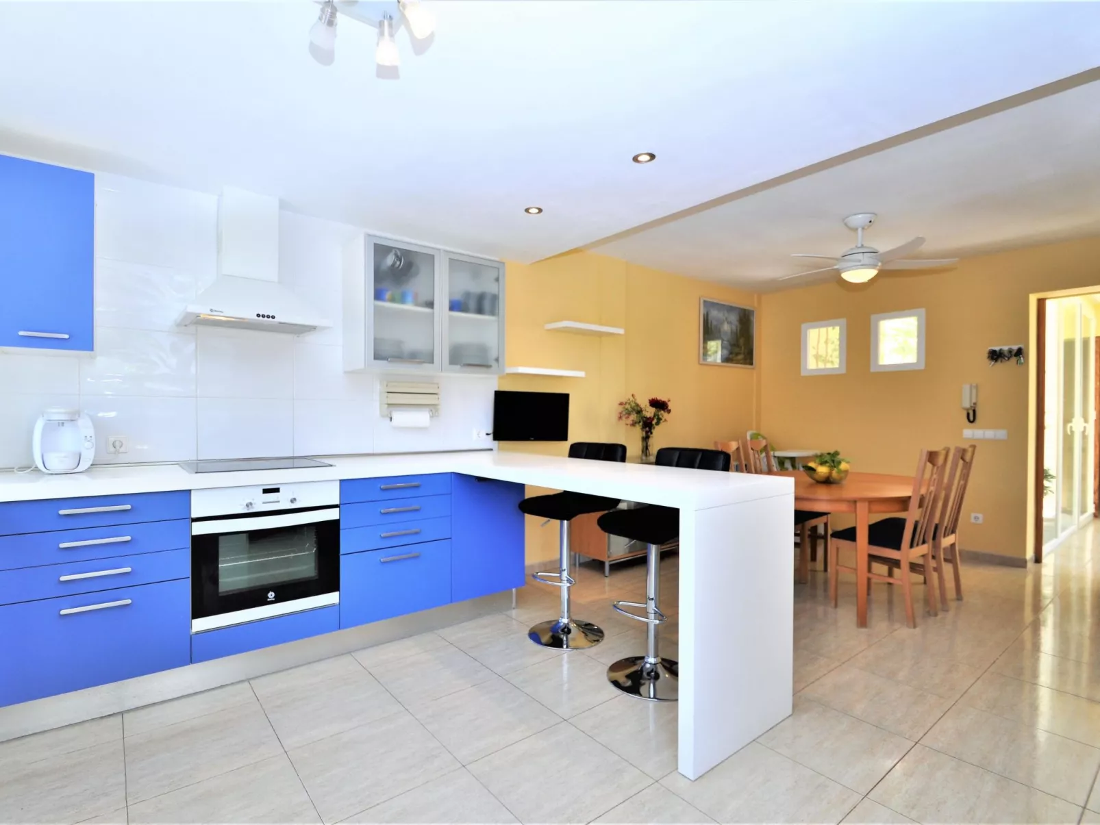 VILLA HUGO Casa en zona residencial tranquila Bahía Grande con Piscina Privada. - Inside