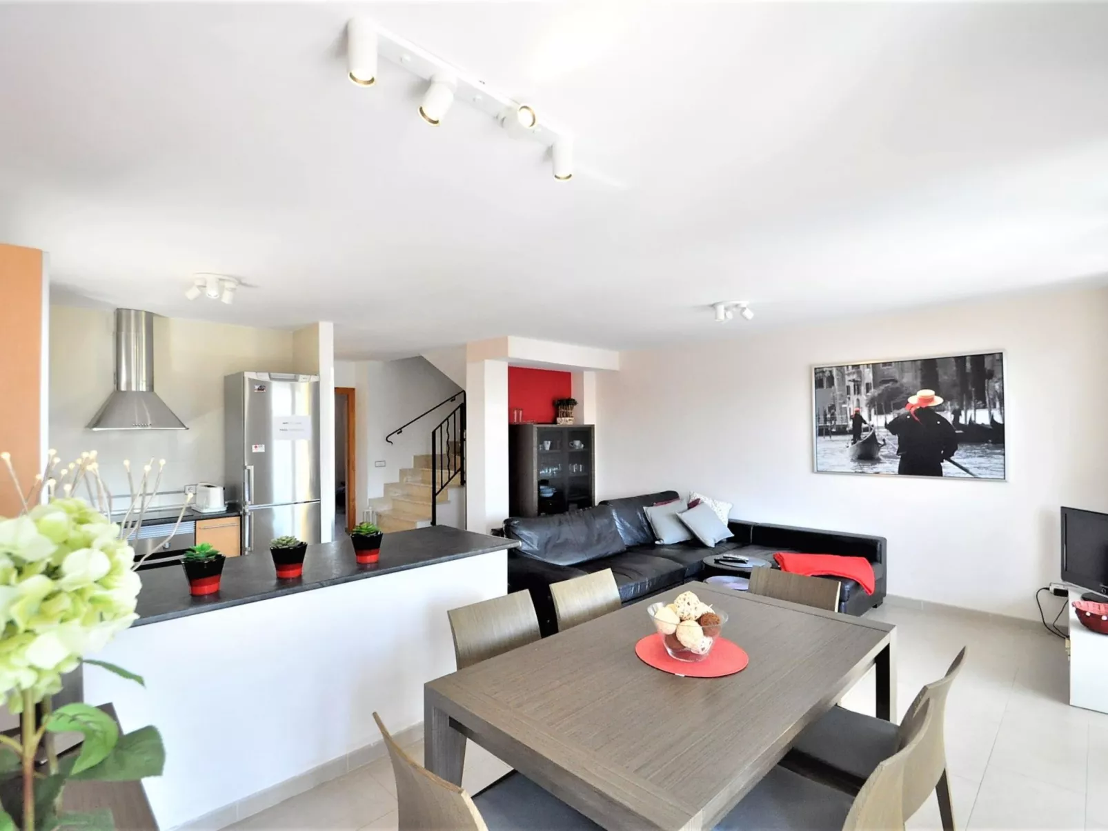 Preciosa villa con vistas al mar, piscina privada, aire acondicionado y wifi id - Drinnen