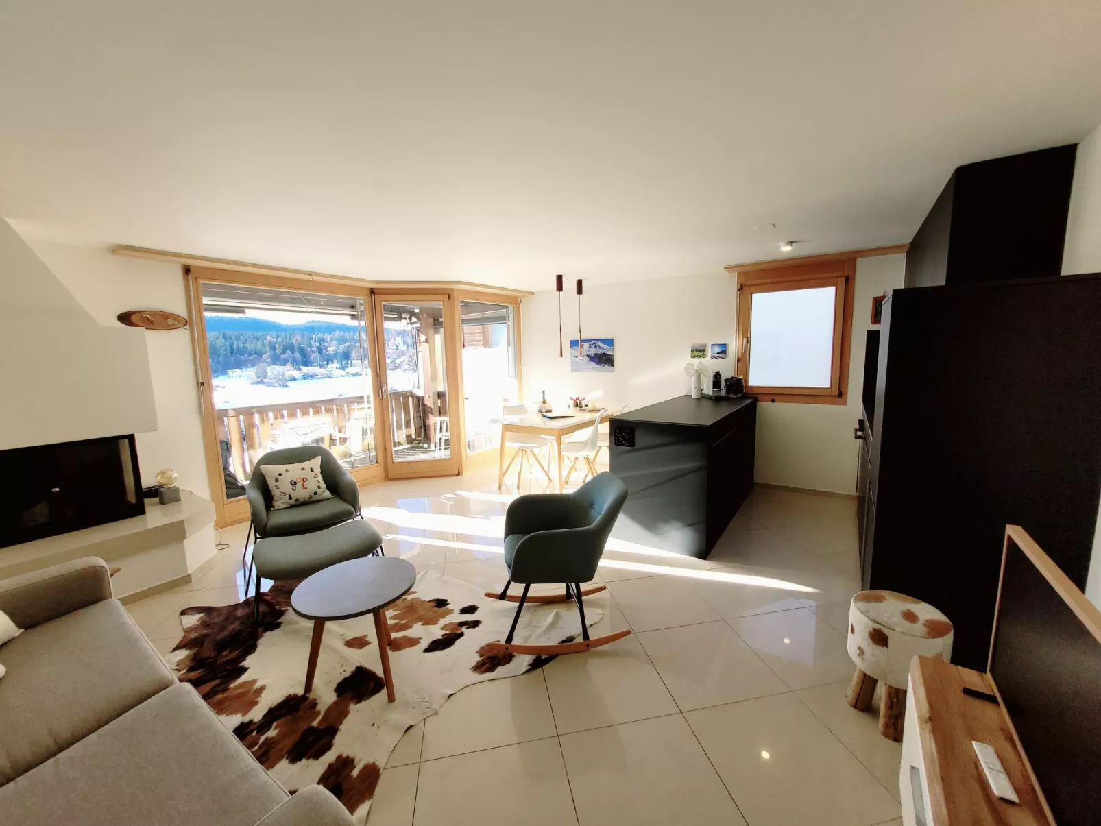 Fewo Cordial im Casa Erizun, (Flims Dorf). 3.5 Zimmer Ferienwohnung mit Bad/WC, - Drinnen