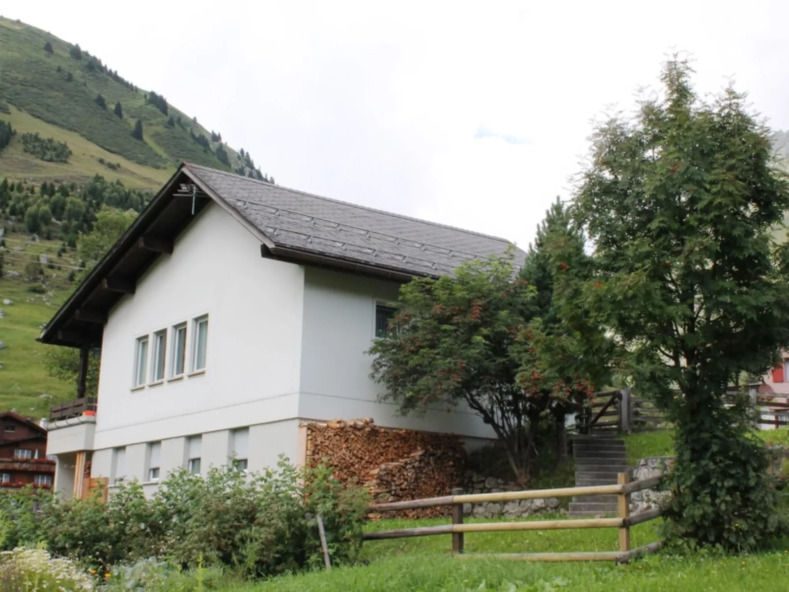 Tgèsa Moser Poltera, (Camischolas/Sedrun). - Draußen