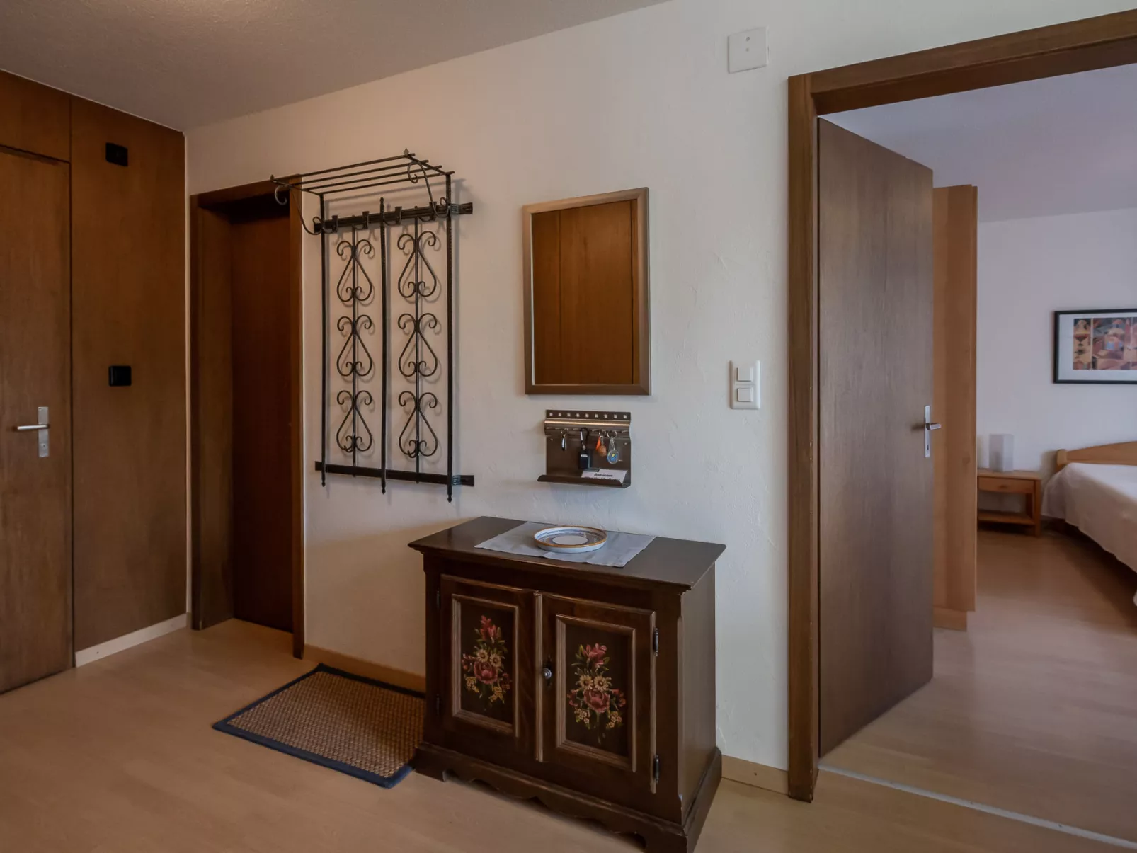 Putzprinz Gujan Ferienwohnung, Haus Surmir B / 16, (Flims Waldhaus). 2.5-Zimmer - Inside