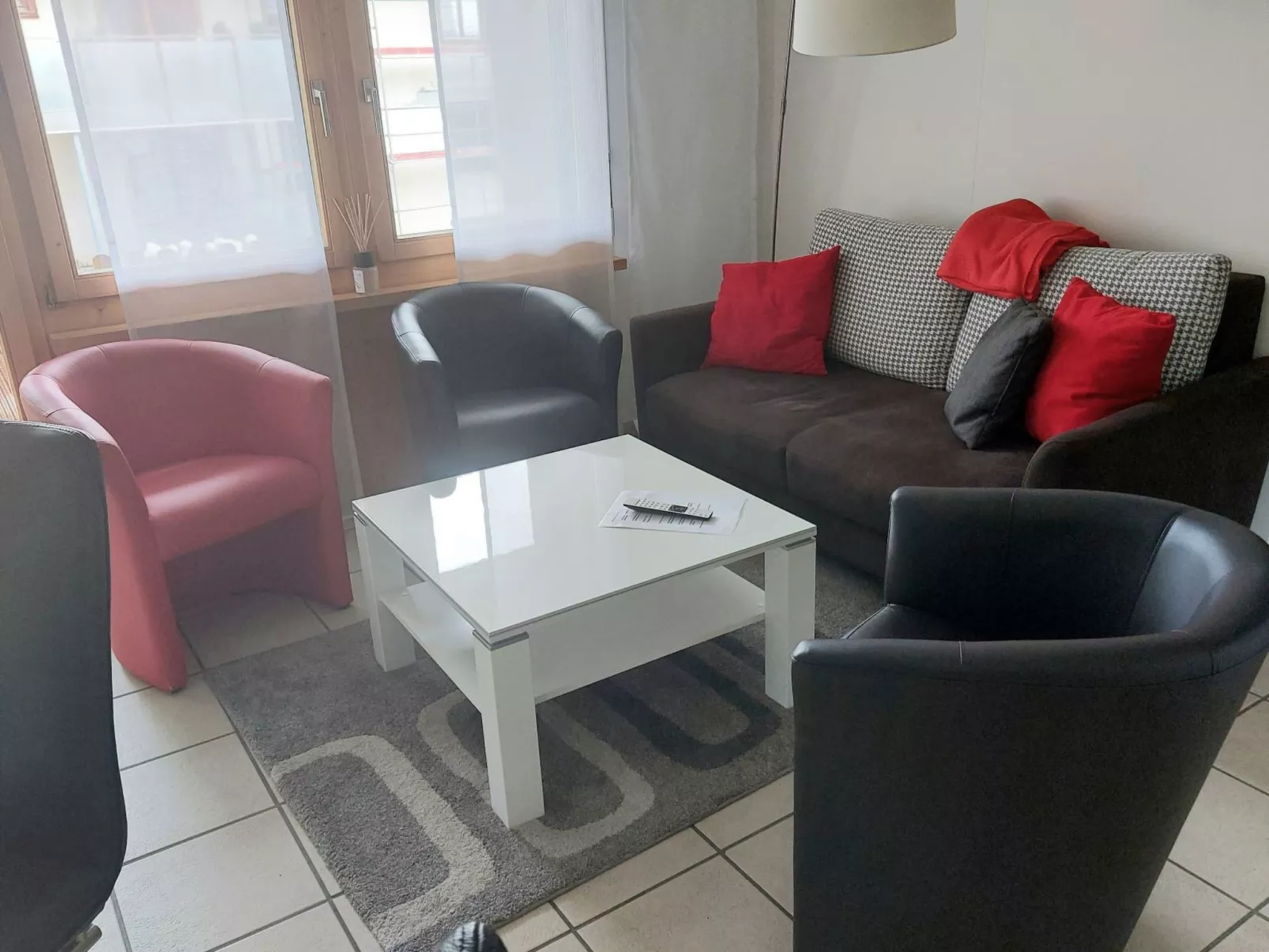 Davos Caplan Ledermann, Vella, (Vella). - Drinnen
