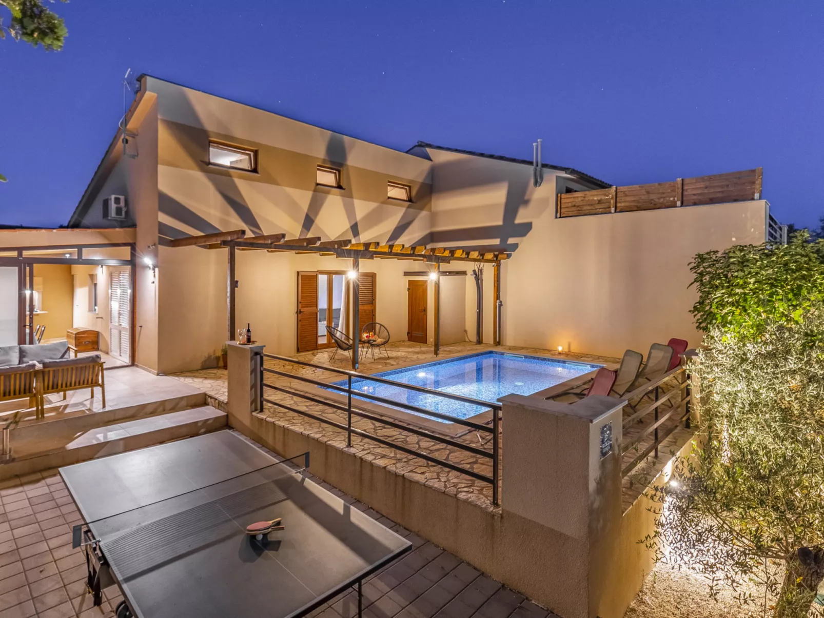 Villa Lona - Outside