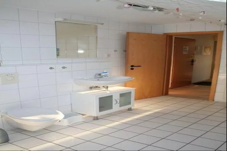 Ferienwohnung Orth A8 - Bathroom