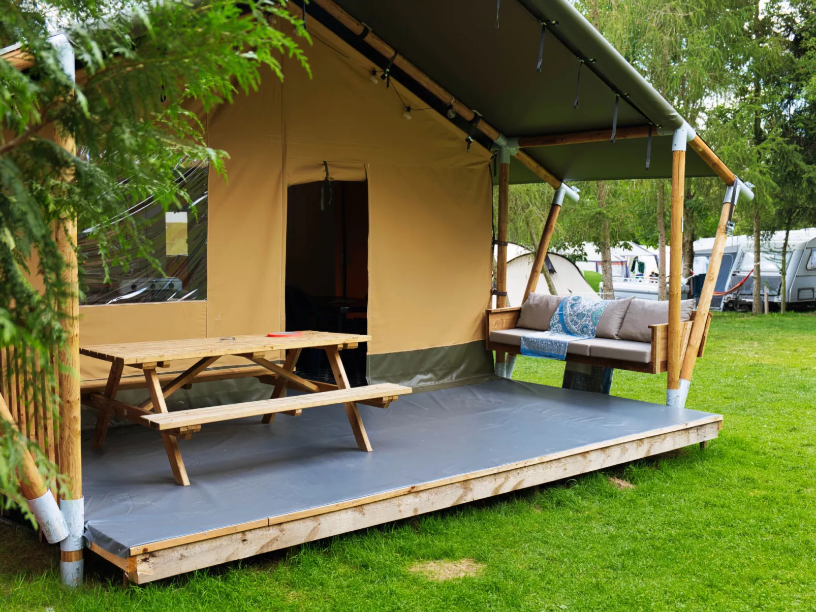 Camping 2000 - Safaritent Medium - Draußen