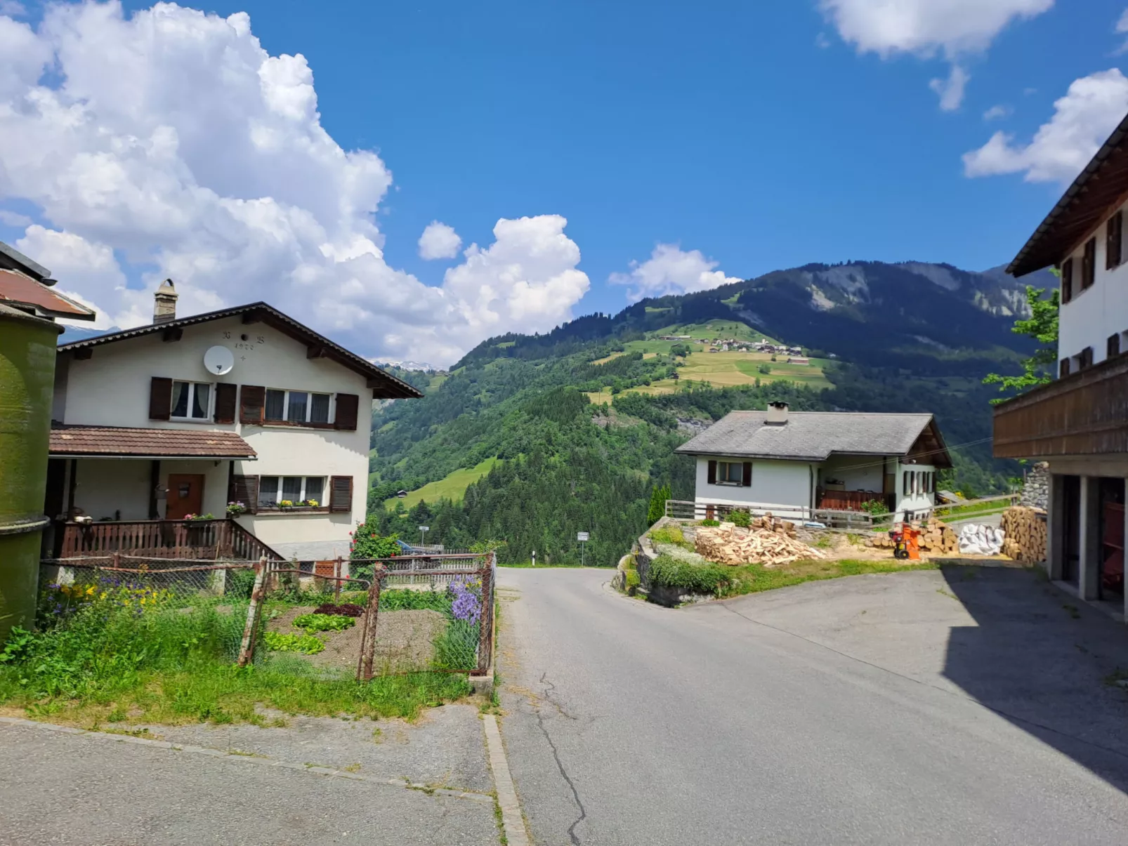 Demvitg, Pitasch, (Pitasch). - Draußen