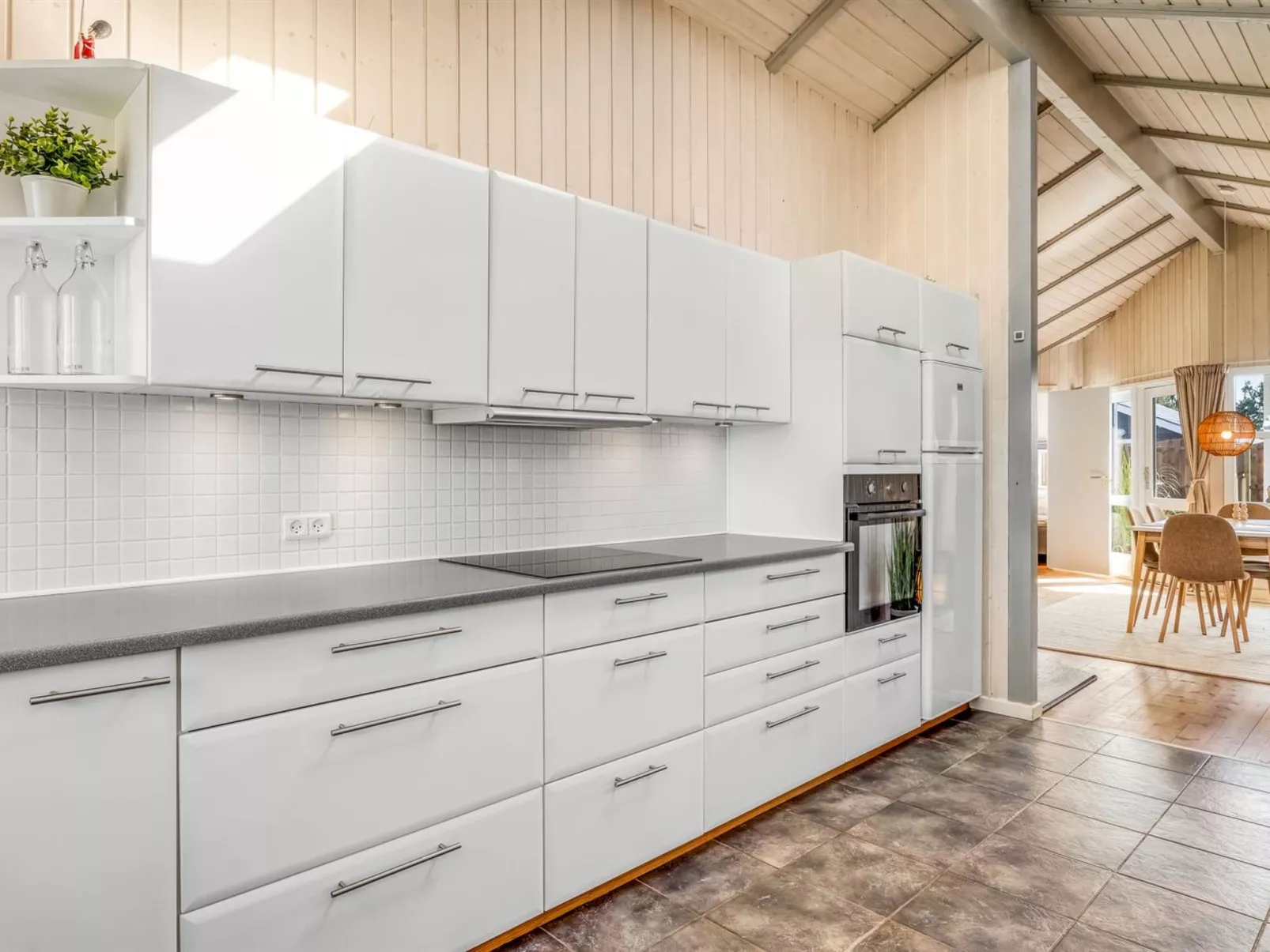 "Roope" - 800m from the sea - Drinnen