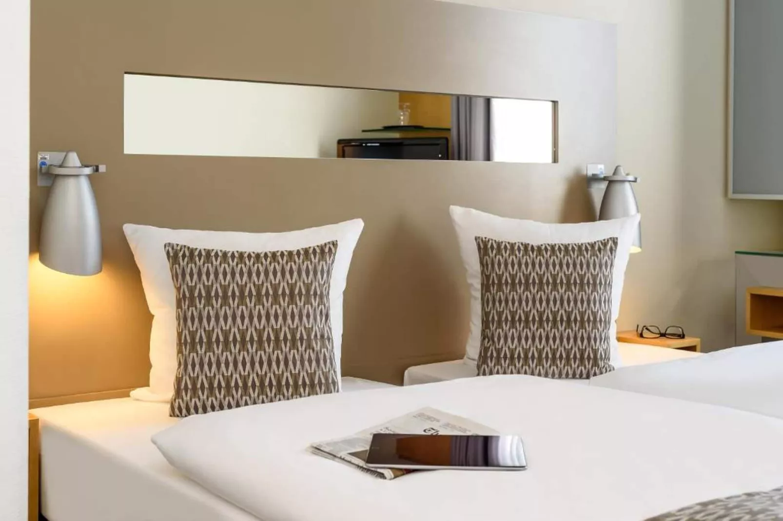 Hotel Düsseldorf - Standard Double Room - Bedroom