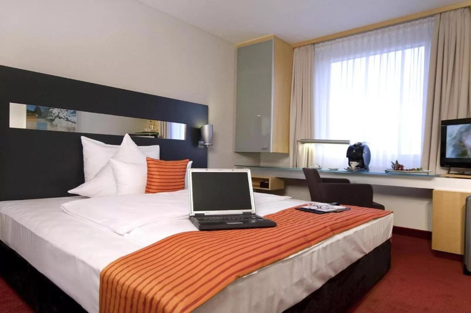 Hotel Düsseldorf - Deluxe Double room - Bedroom