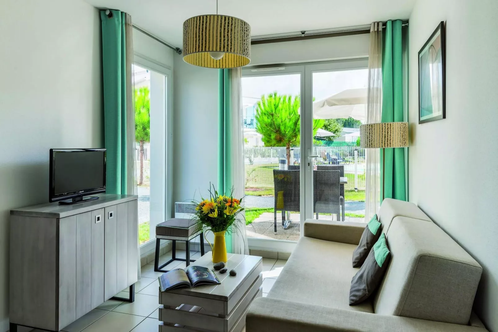 Les Carrelets 1 bedroom apt sleeps 4 without balcony OTA - Wohnzimmer