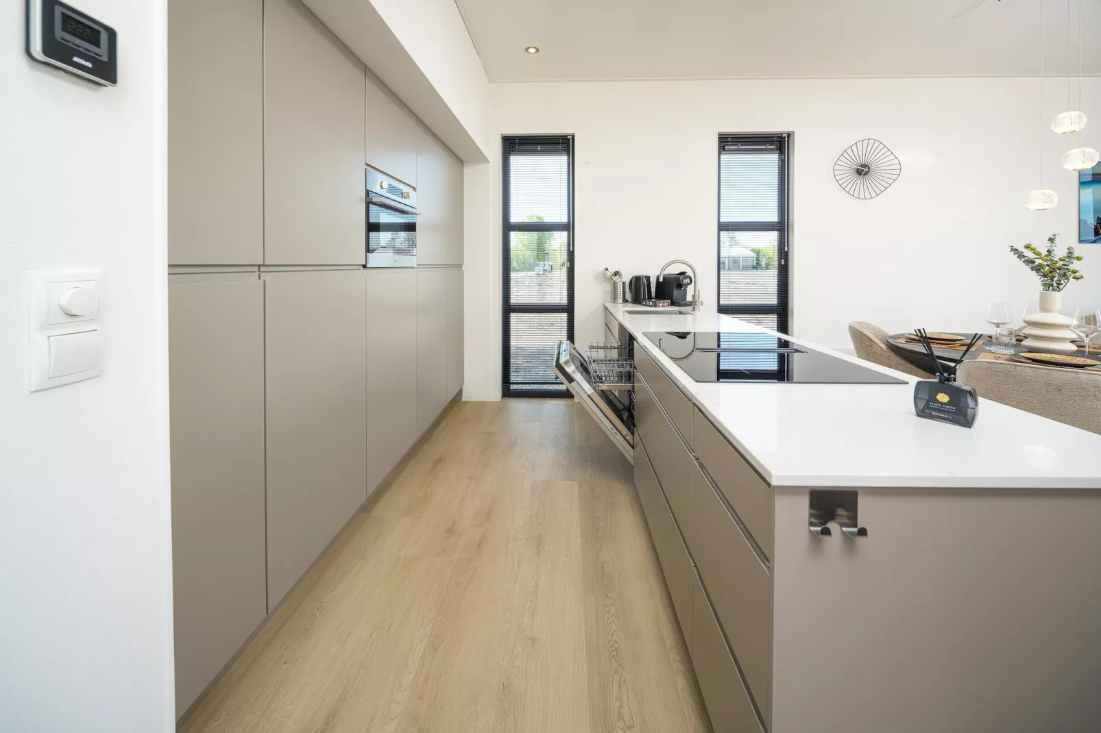 Villa L-Meerzicht | 4 pers. Roof Terrace - Kitchen