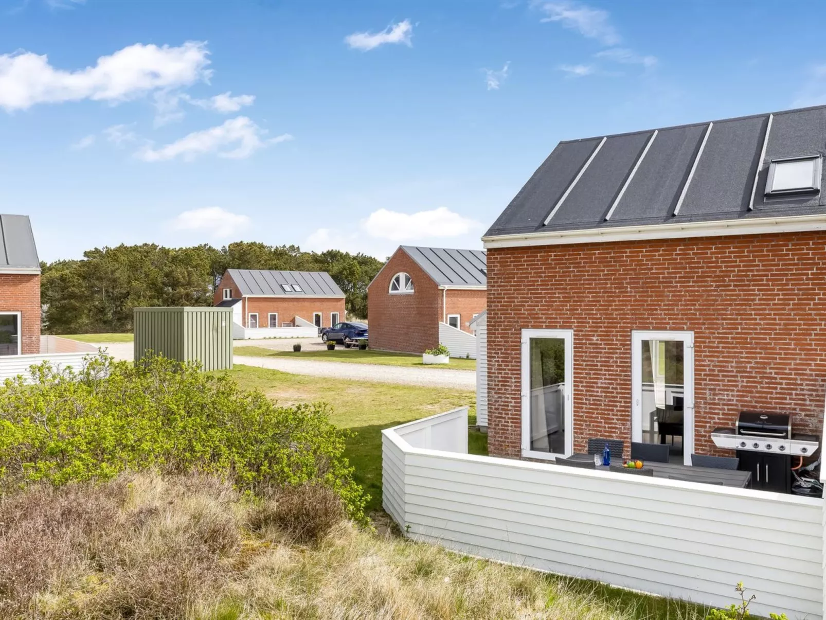 "Aswith" - 2.3km from the sea - Outside