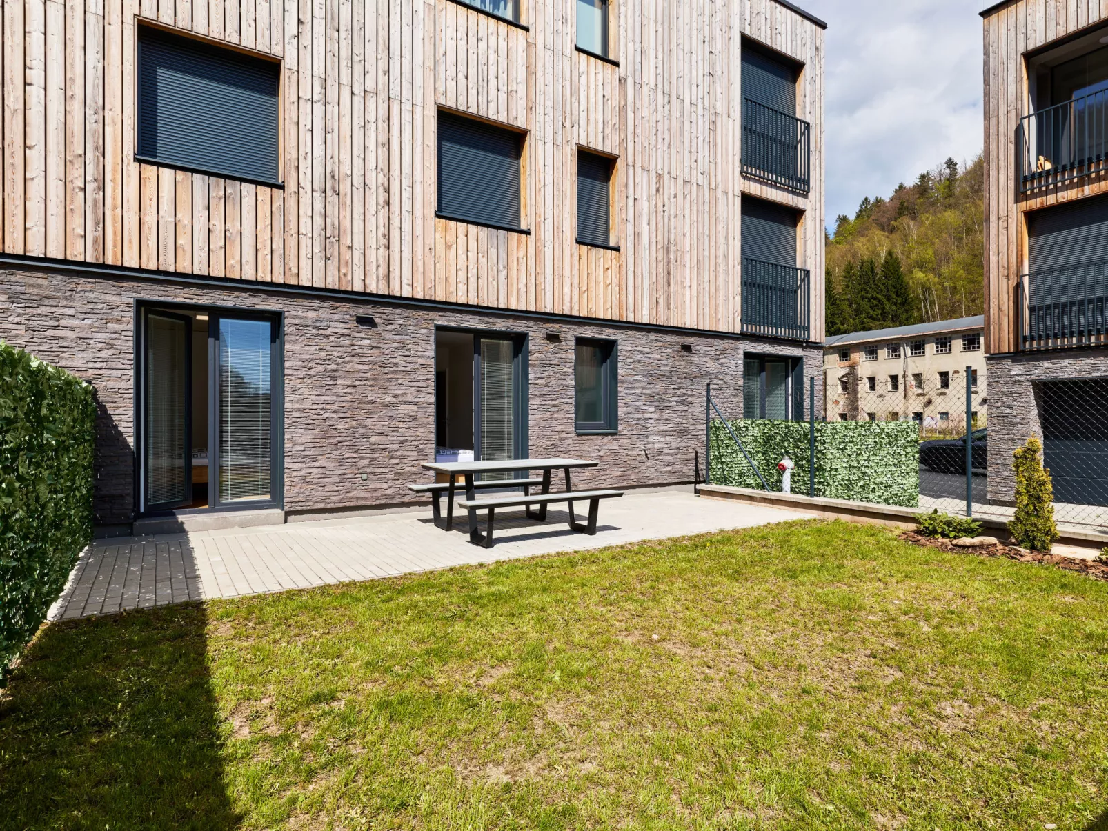 Chic Mountain Terrace Lounge - Outside