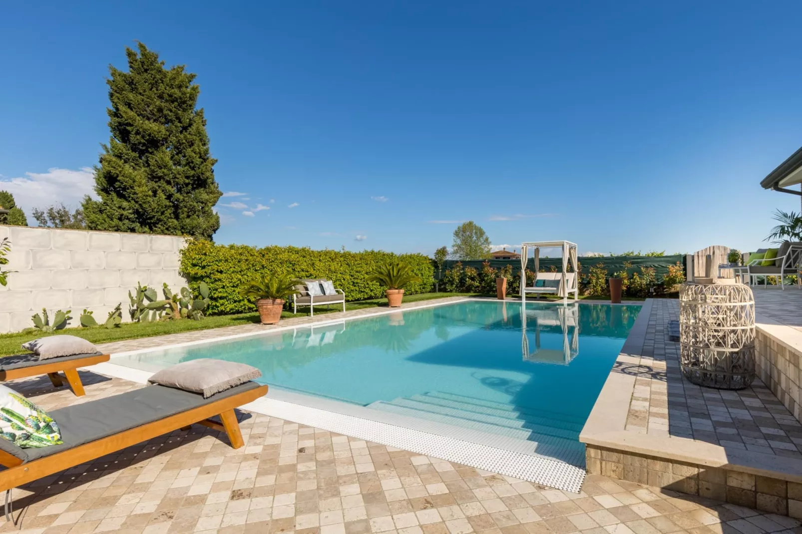 The Luxury Beach Villa - Schwimmbad