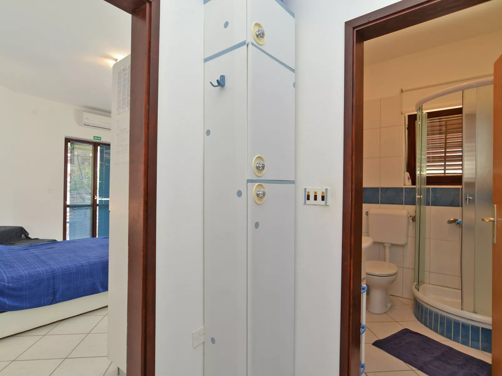 Apartment 242 - Drinnen