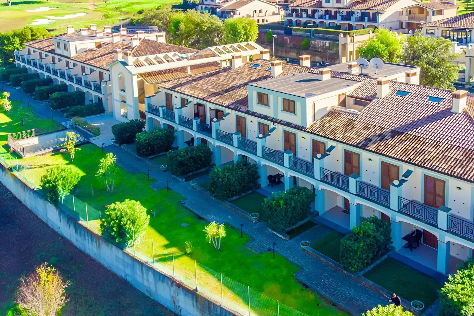 Bilocale vista Golf 120 - 2 pax - Exterior in summer