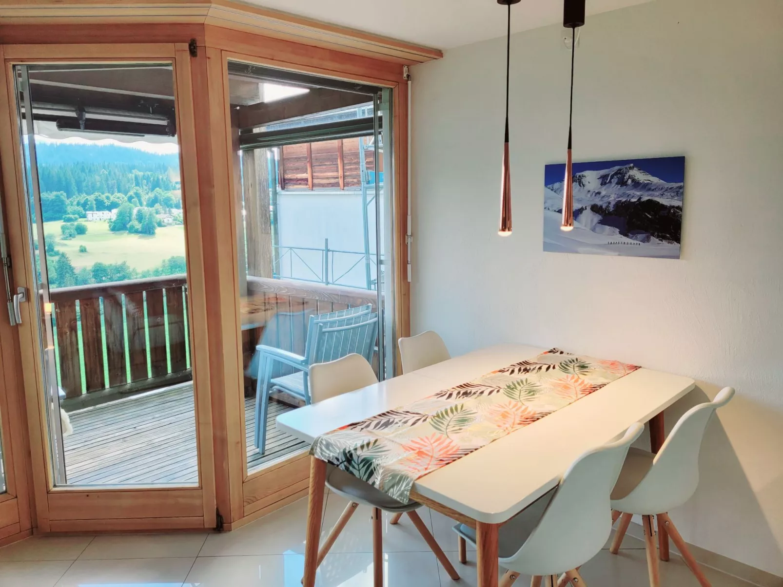 Fewo Cordial im Casa Erizun, (Flims Dorf). 3.5 Zimmer Ferienwohnung mit Bad/WC, - Drinnen