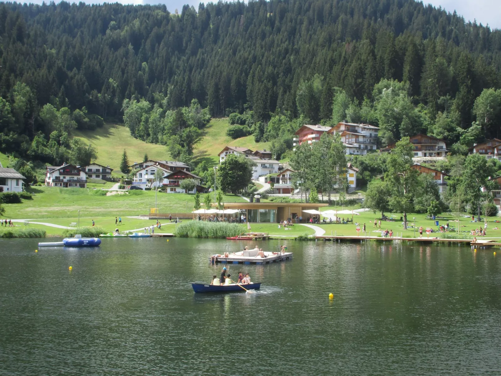 La Prada, (Laax Dorf). 2 Zimmerwohnung - Draußen