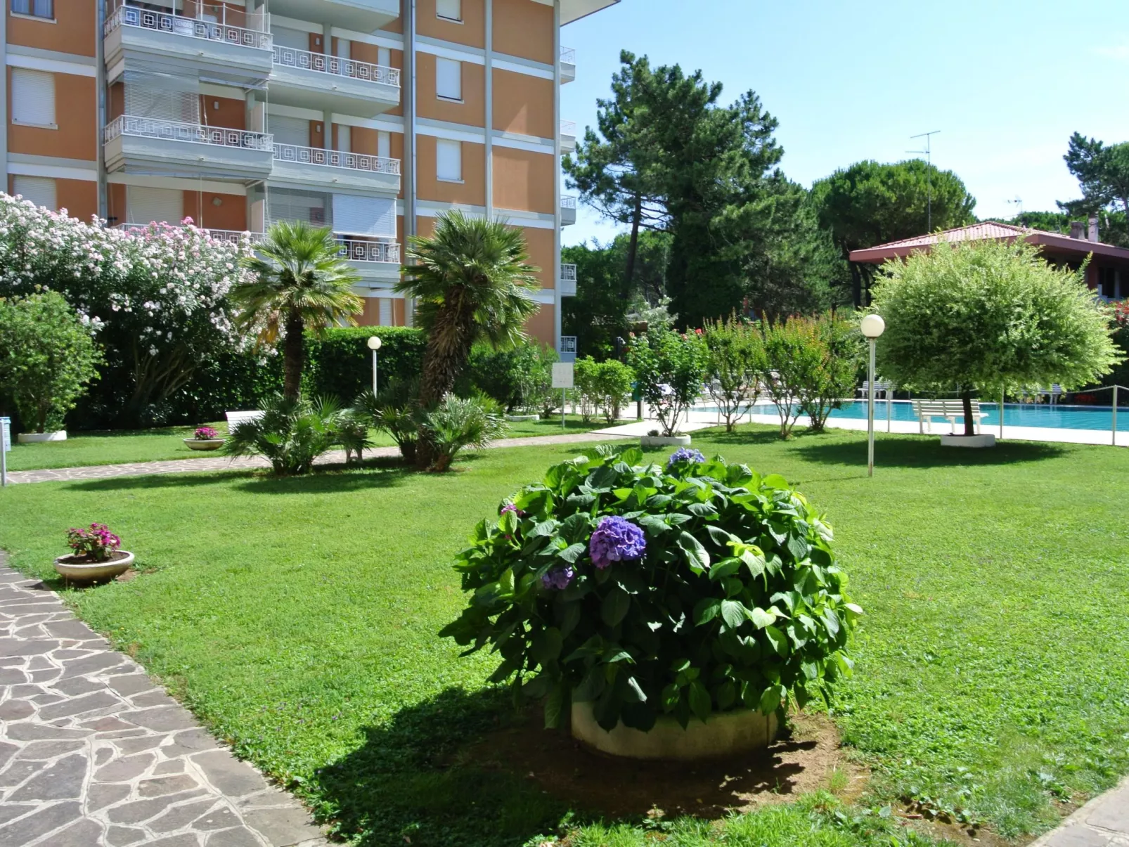 Residence Gardena - Ferienwohnung 11 mit Pool - Draußen