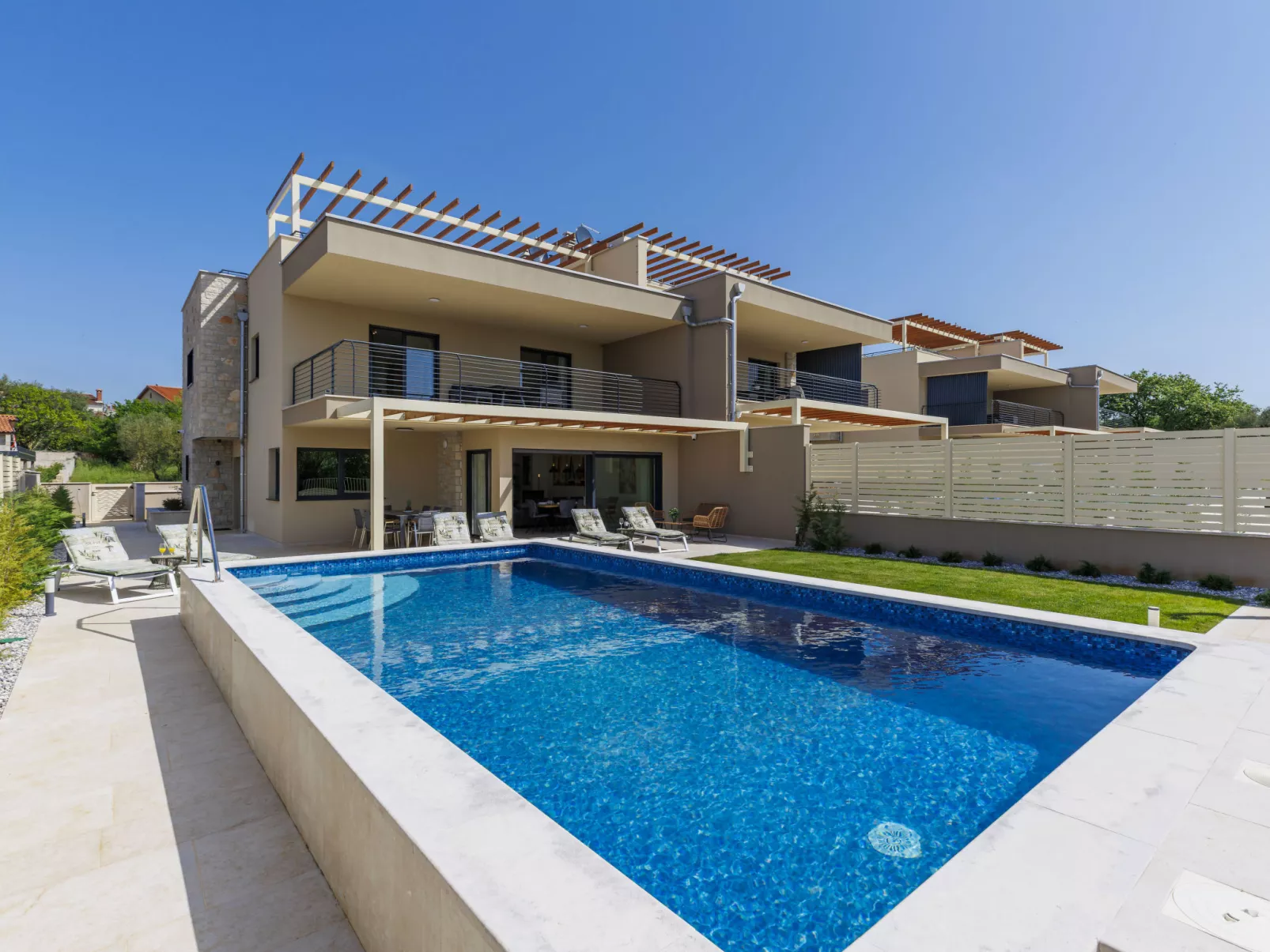 Villa Avona - Draußen