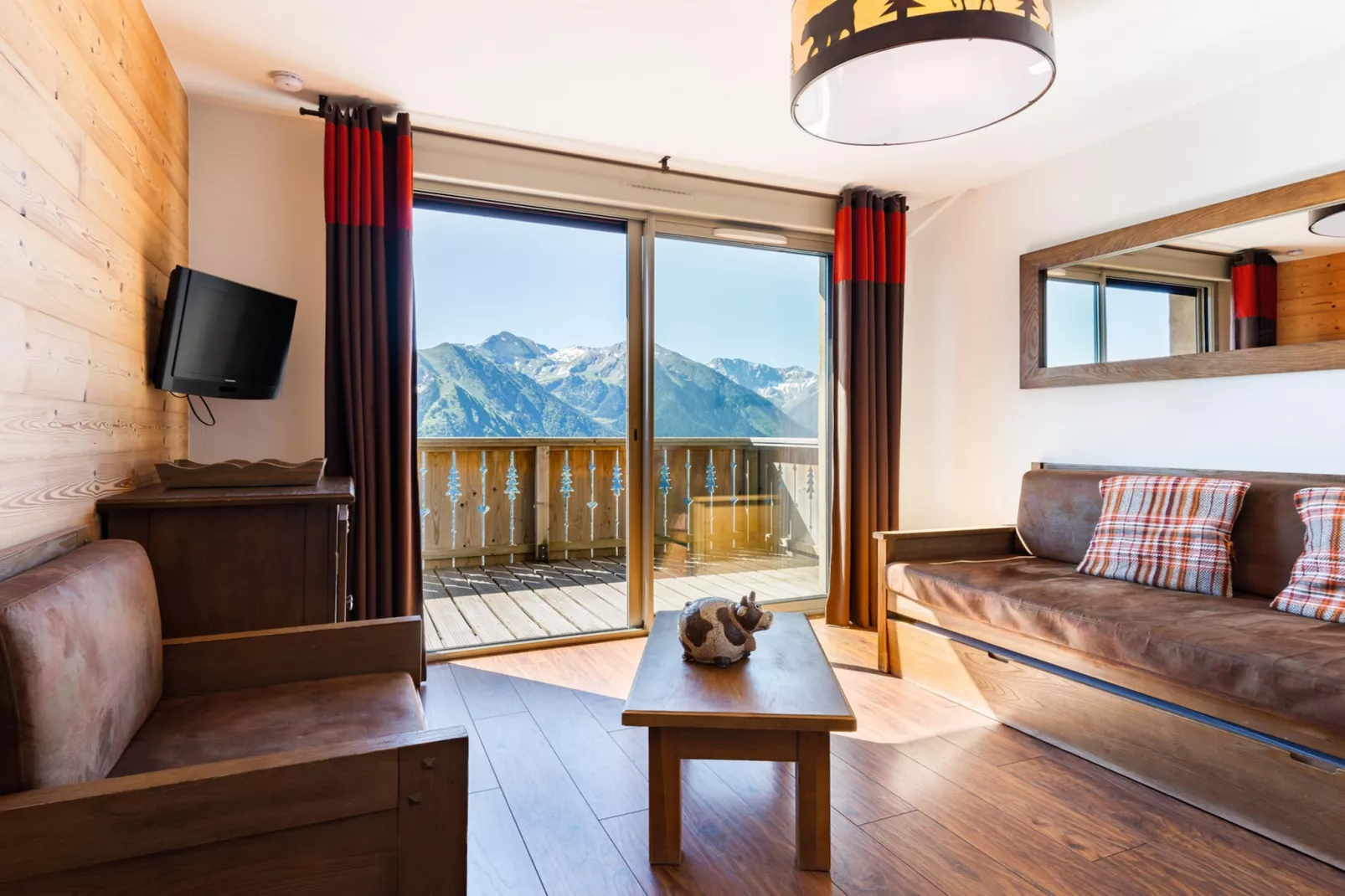 Les Chalets de l'Adet One alcove bedroom for six OTA - Salon