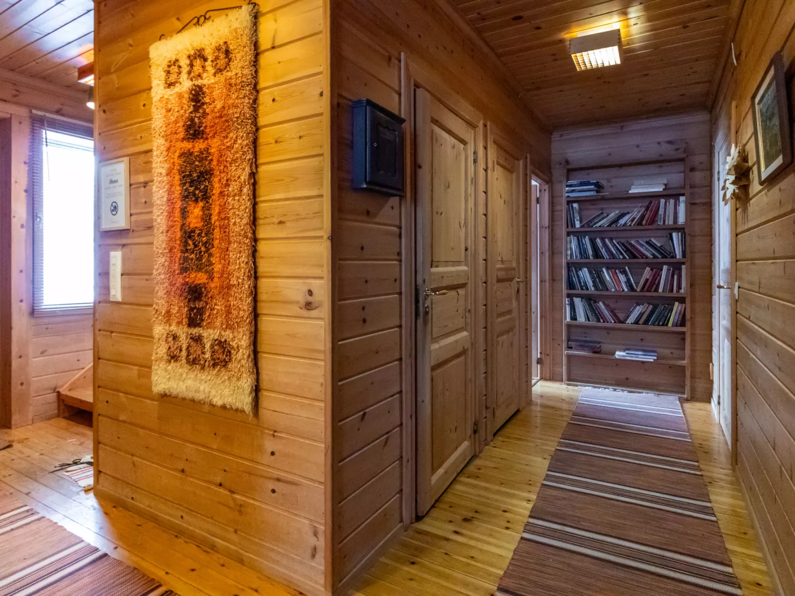Ohola - Inside