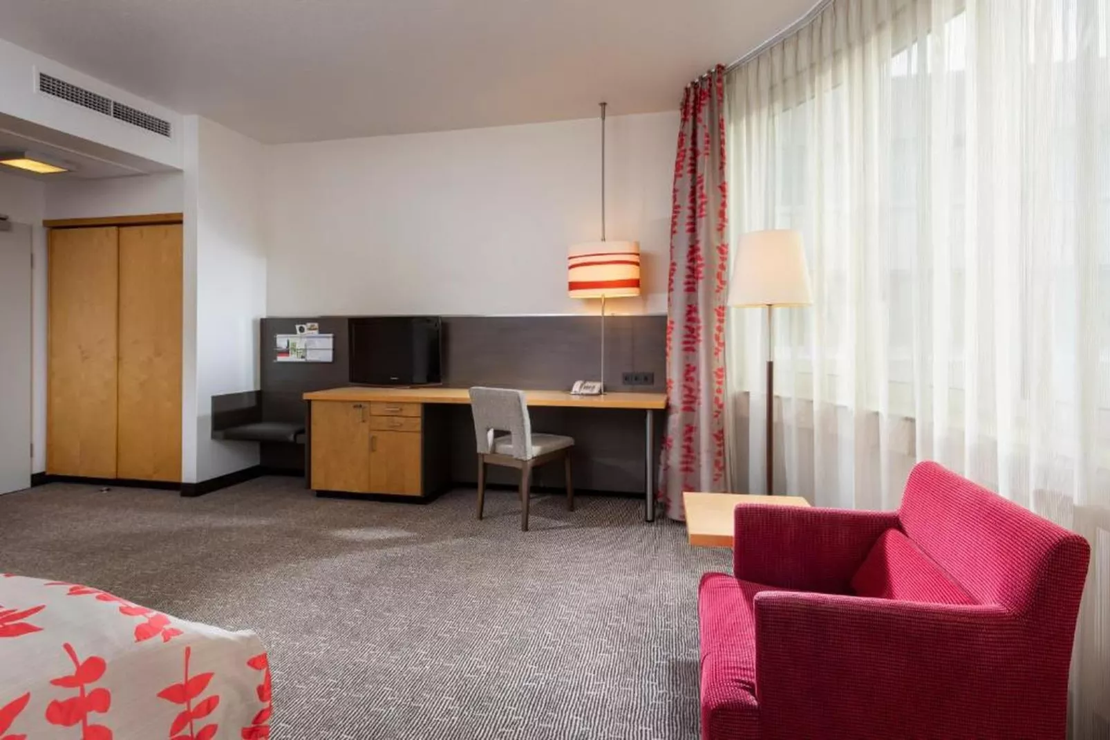 Holiday Inn Frankfurt Neu-Isenb - One-Bedroom Suite double Sofa Bed - Schlafzimmer