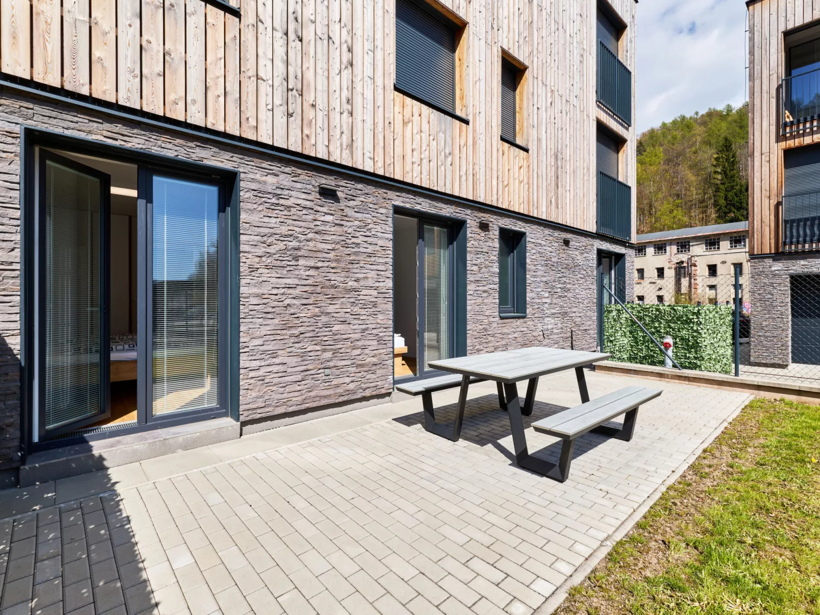 Chic Mountain Terrace Lounge - Outside
