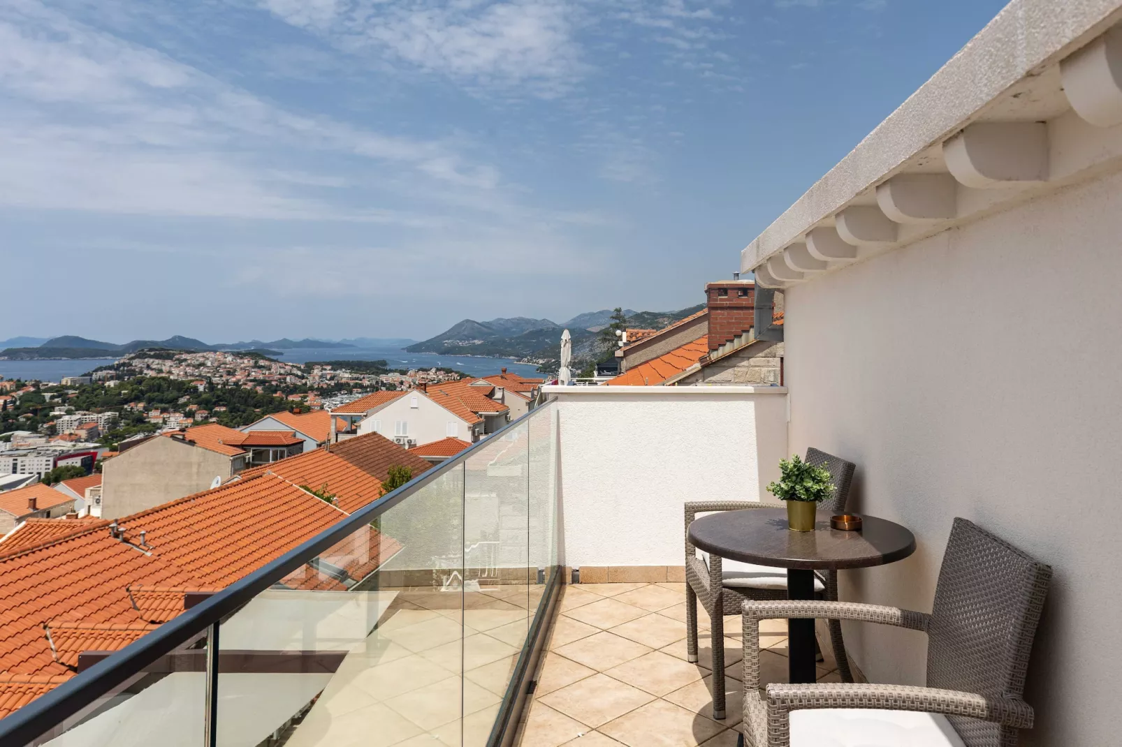 Guest House Kono - Two-Bedroom Apartment with Balcony and Sea View - Marka Gjaje Street - Terrace balcony