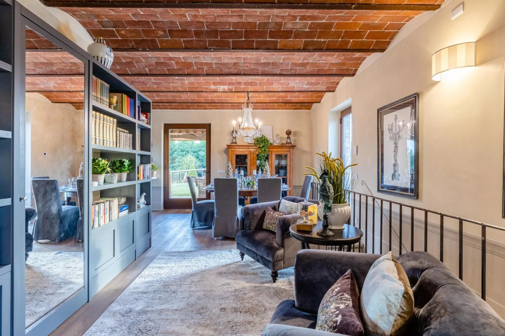 Il Conte Farmhouse Retreat - Living room