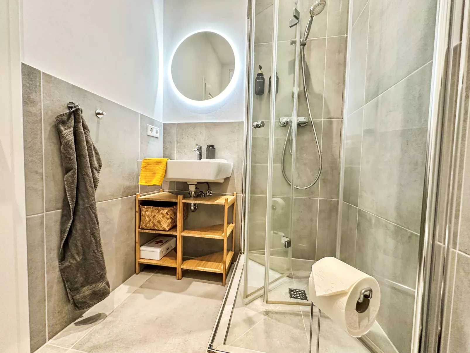 250m Rhein - ruhiges Apartement nähe Hbf -K-111- - Inside