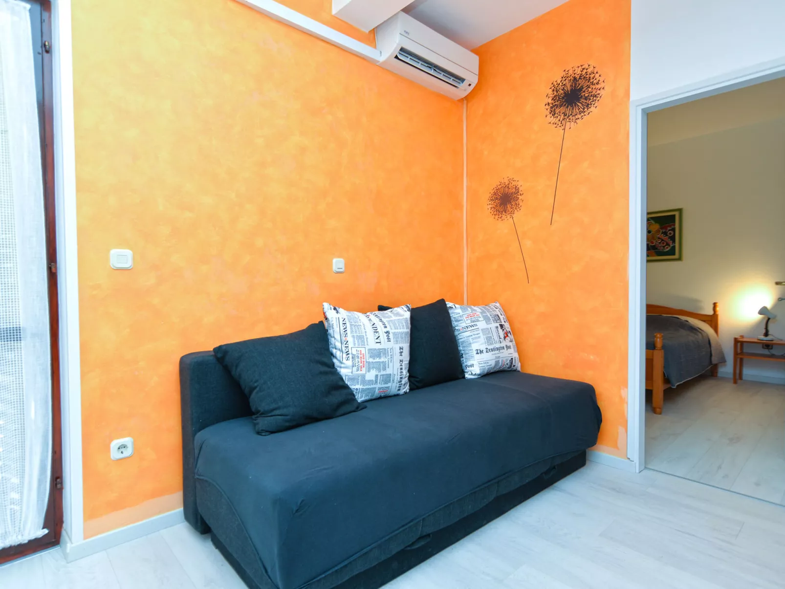 Apartment 242 - Dedans