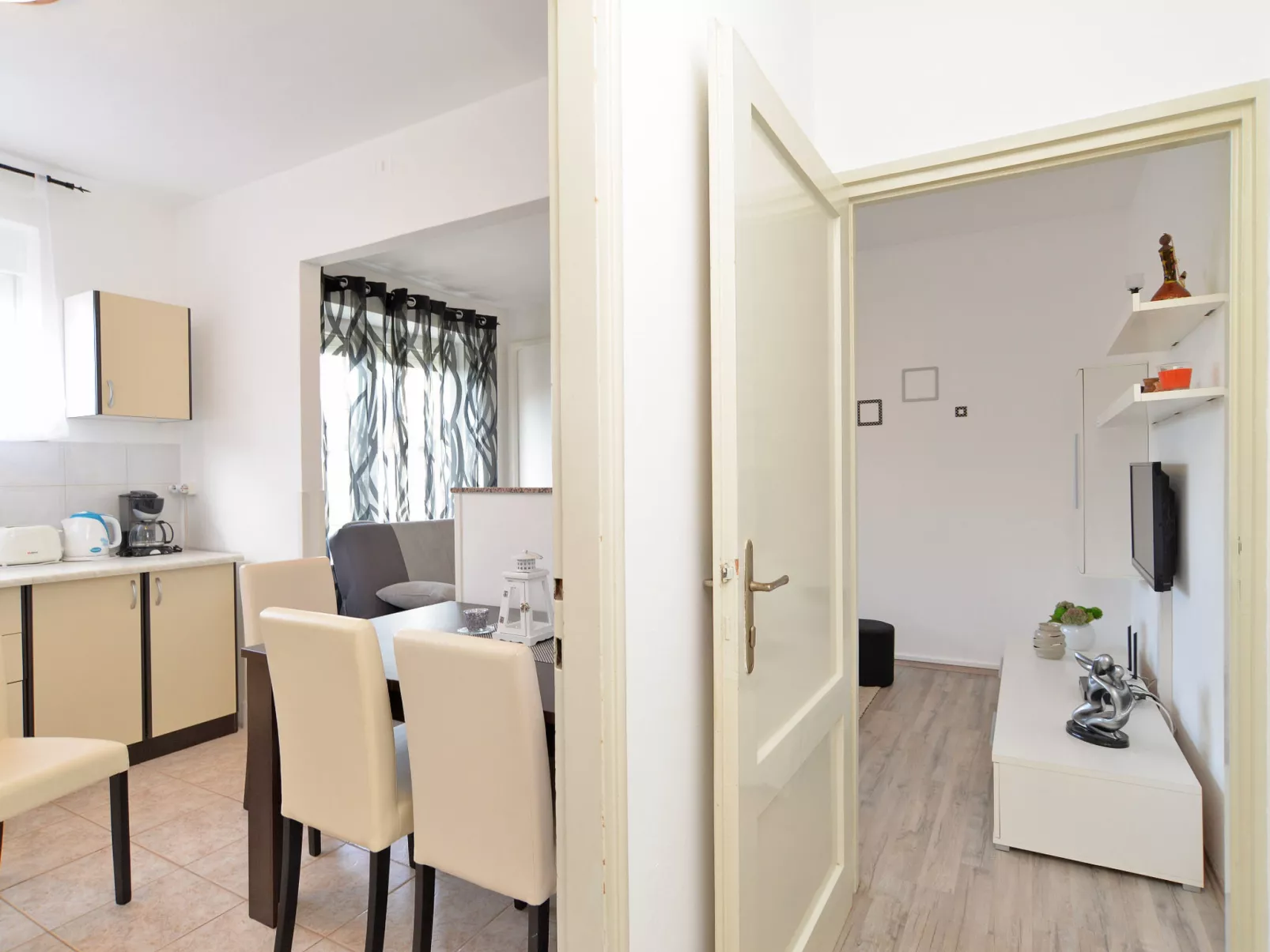 Apartment 1601 - Inside