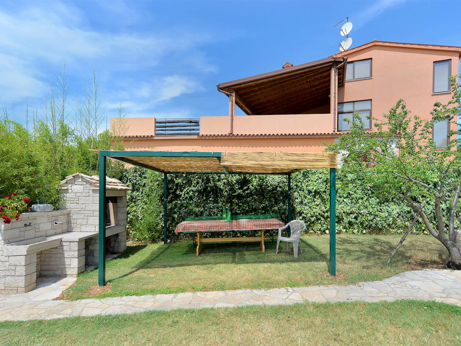 House 2136 - Outside