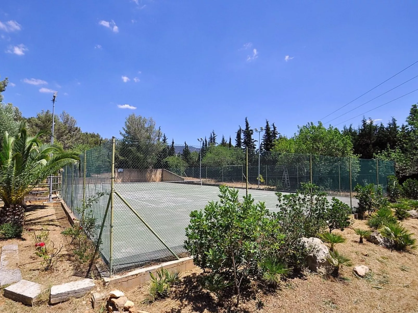 Villa con piscina y pista de tenis privada ideal para familias.  - WiFi Gratis - Outside