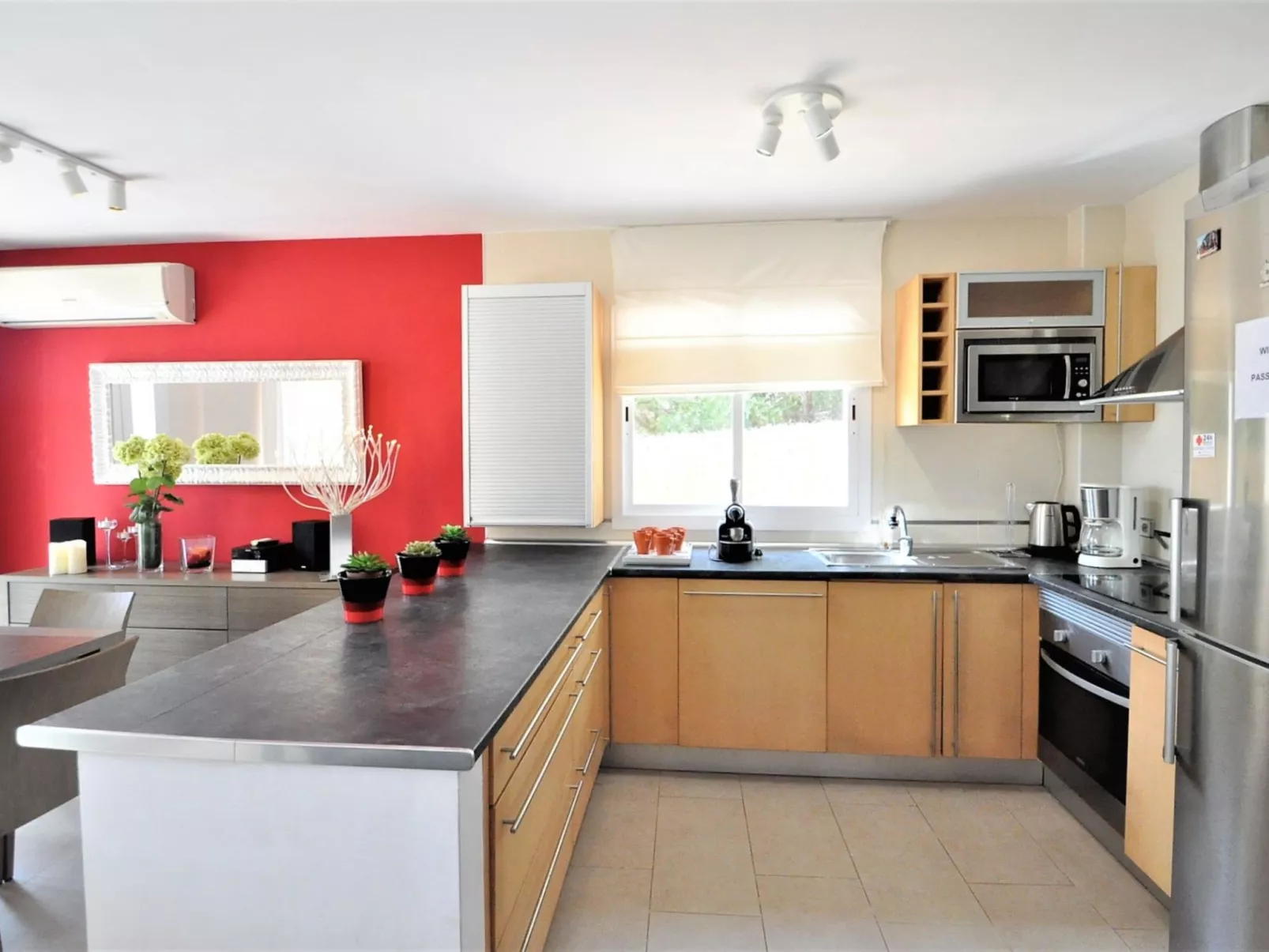 Preciosa villa con vistas al mar, piscina privada, aire acondicionado y wifi id - Drinnen
