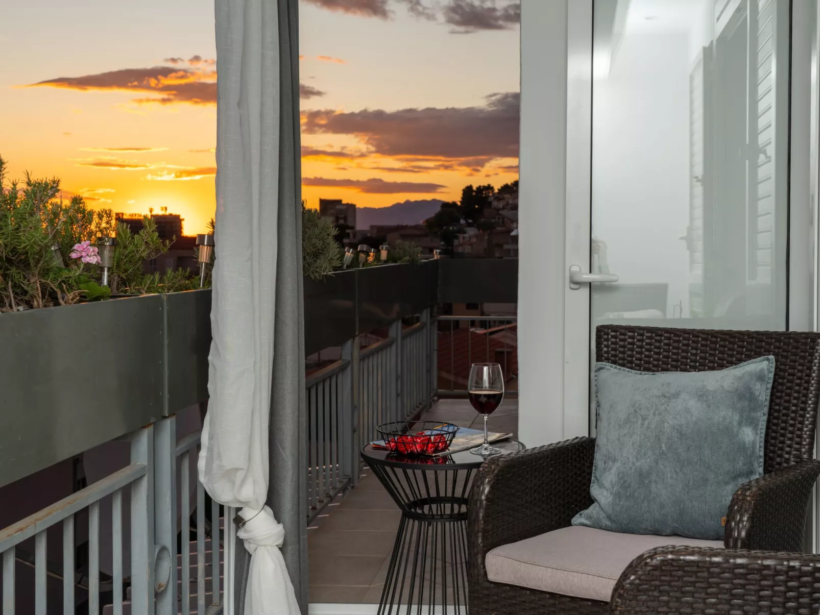 Ana mit atemberaubendem Meerblick - Image-tags.info