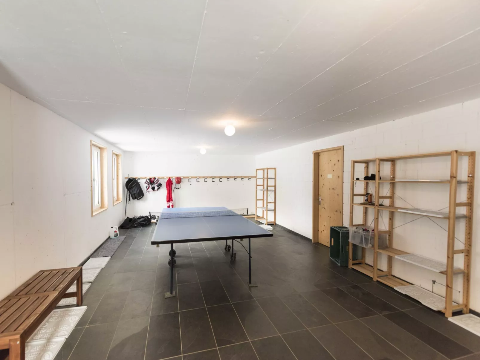 Isla, (Nufenen). - Inside