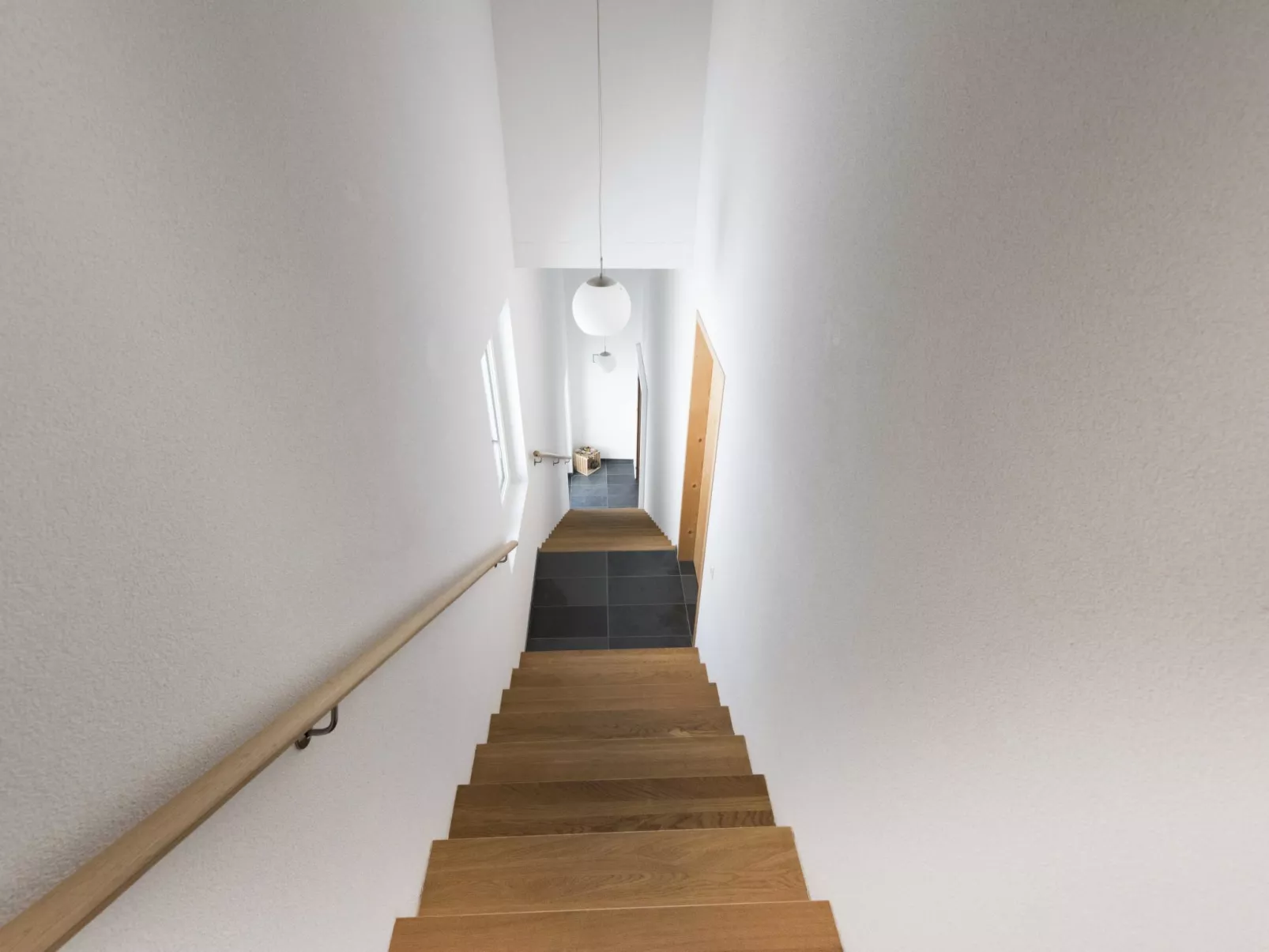 Isla, (Nufenen). - Inside