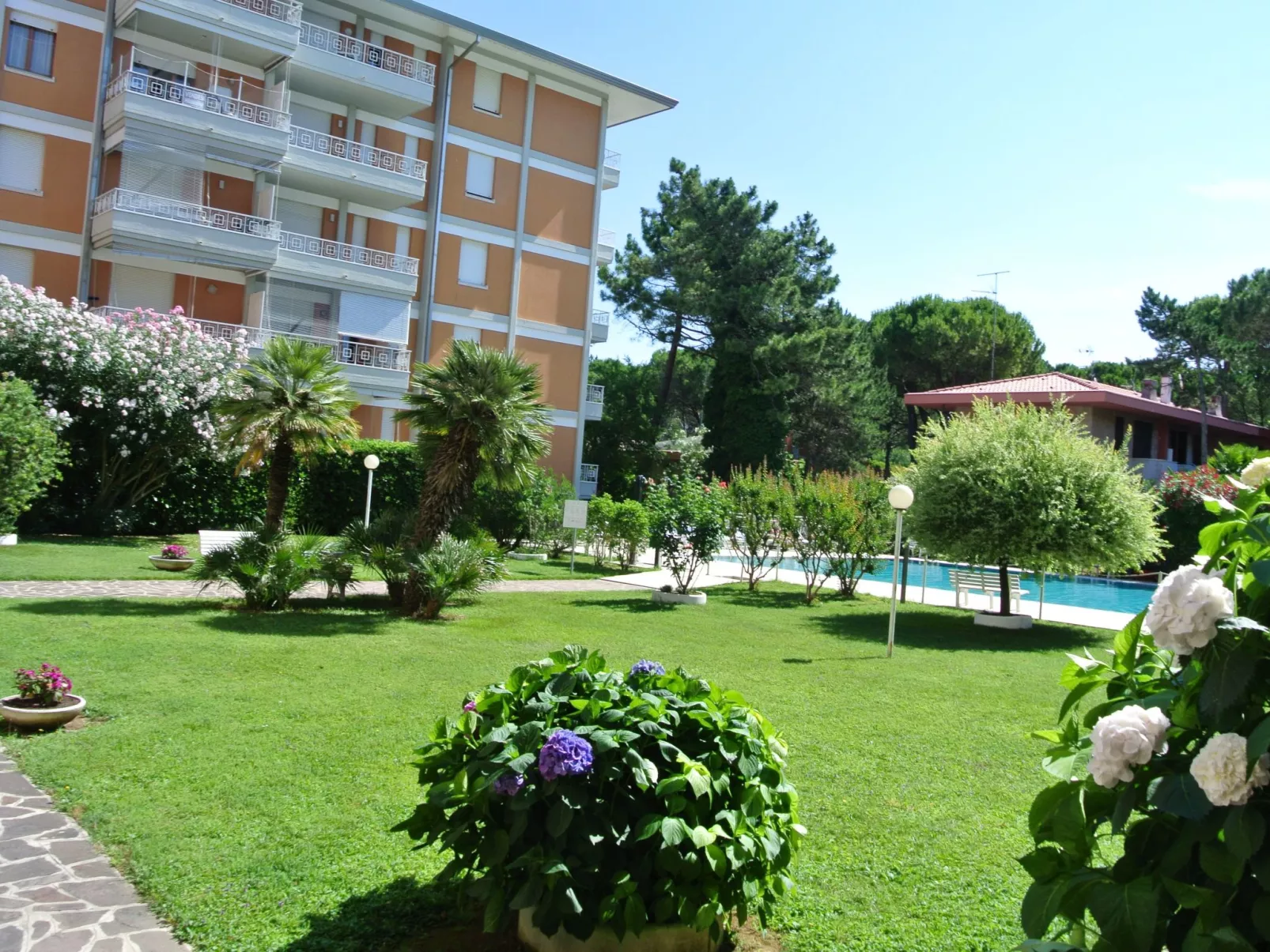 Residence Gardena - Ferienwohnung 11 mit Pool - Draußen